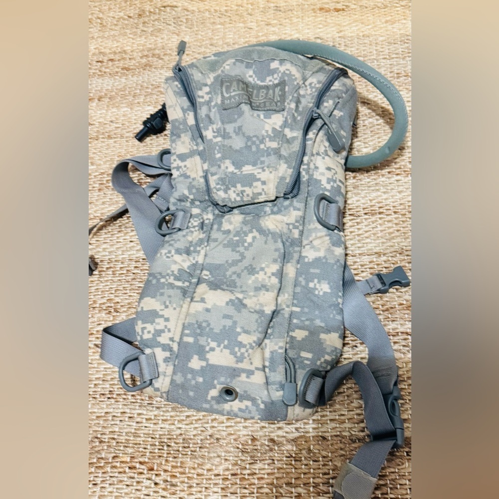 CAMELBAK HYDRATION PACK US ARMY ACU DIGITAL CAMO, U.S. USGI Tactical Military